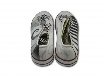Scarpe dipinte assimmetric